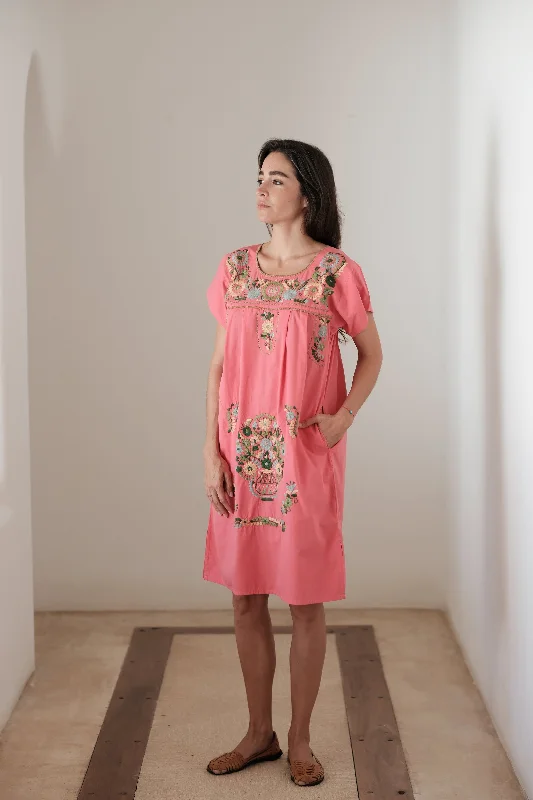 EMBROIDERED COTTON DRESS IN CORAL